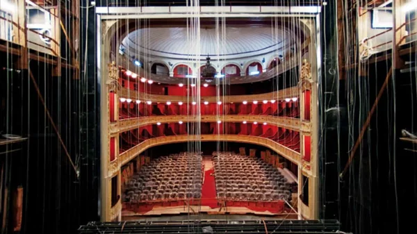 Το Δημοτικό Θέατρο Πειραιά απευθύνει ανοιχτή πρόσκληση σε νέους χορογράφους